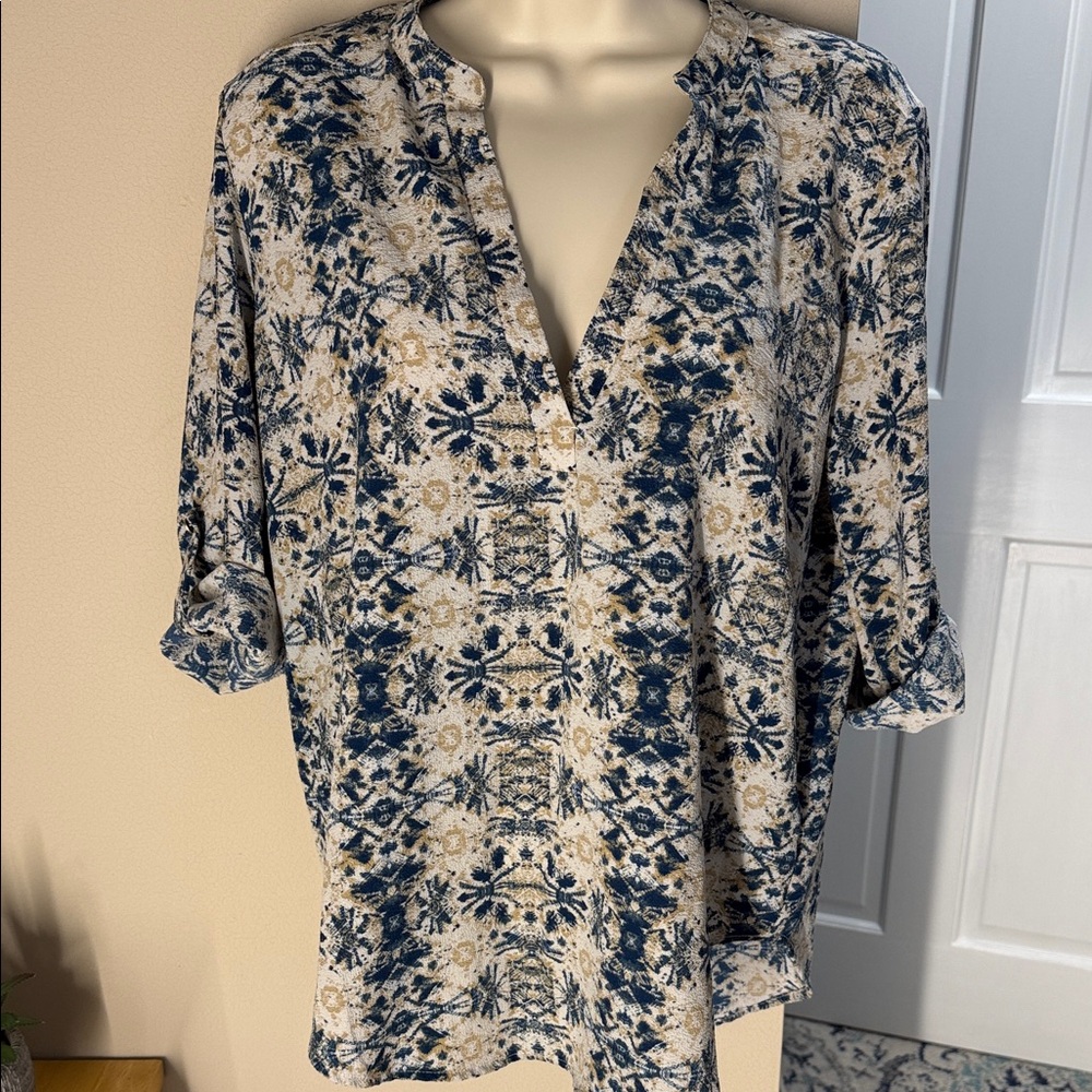 Renee C. V neck roll tab sleeve printed blouse
